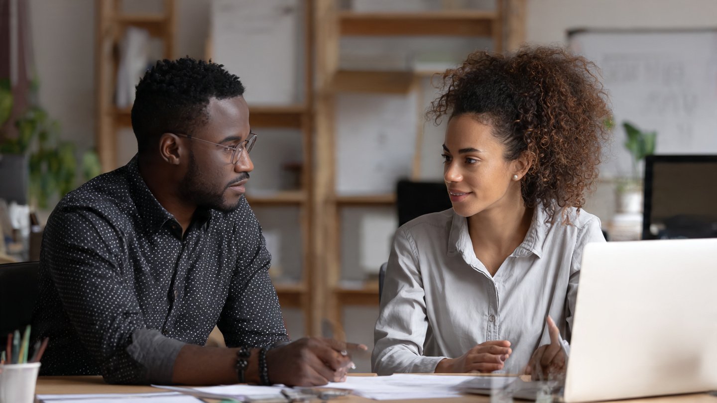 foto_de_consultoria_em_imagem_mostrando_no